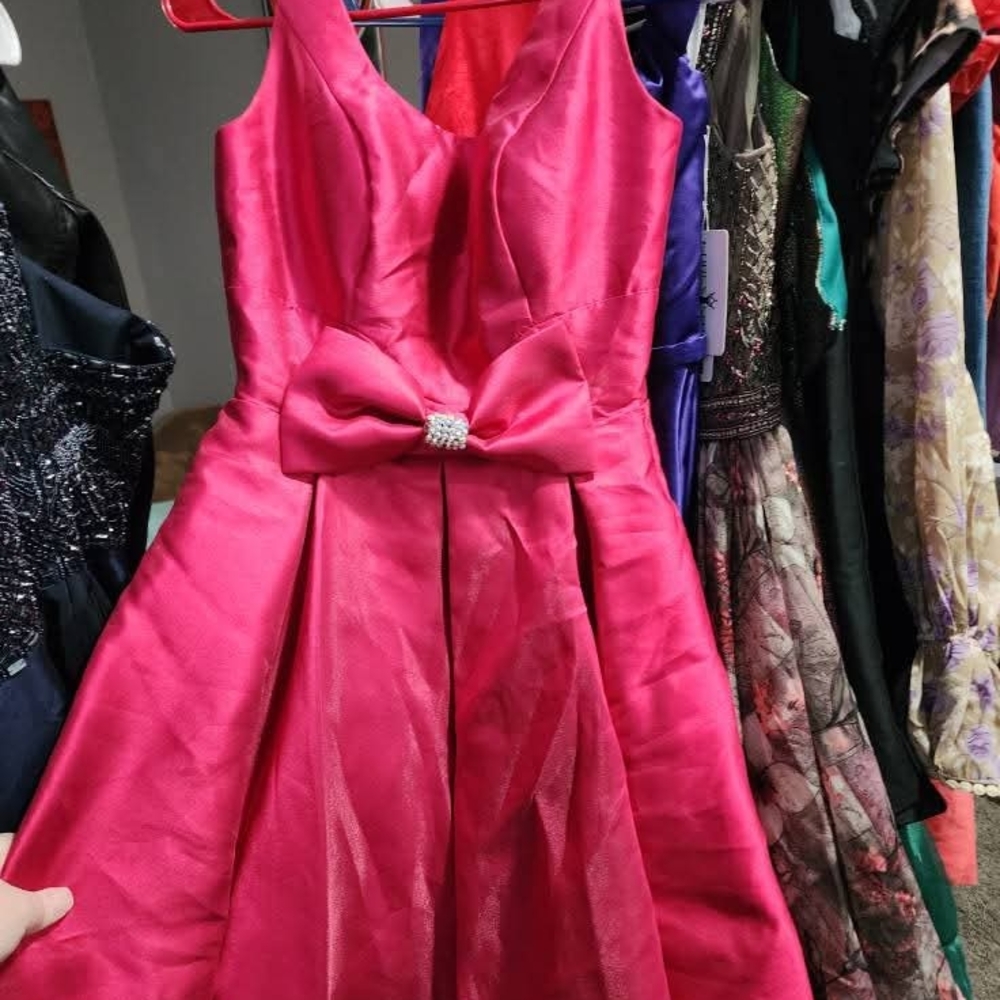 Elegant Pink Dress with Bow
